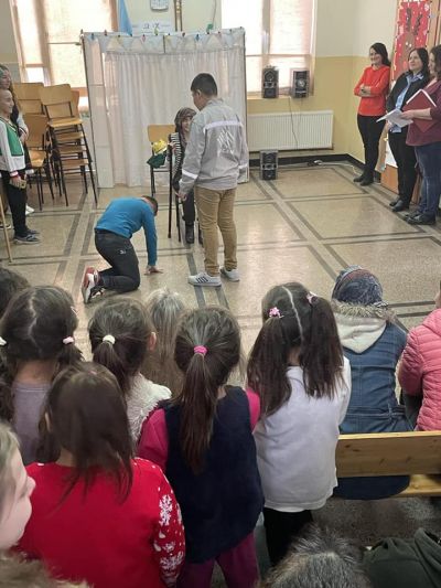 Весели празници - ОУ Христо Смирненски - Пристое